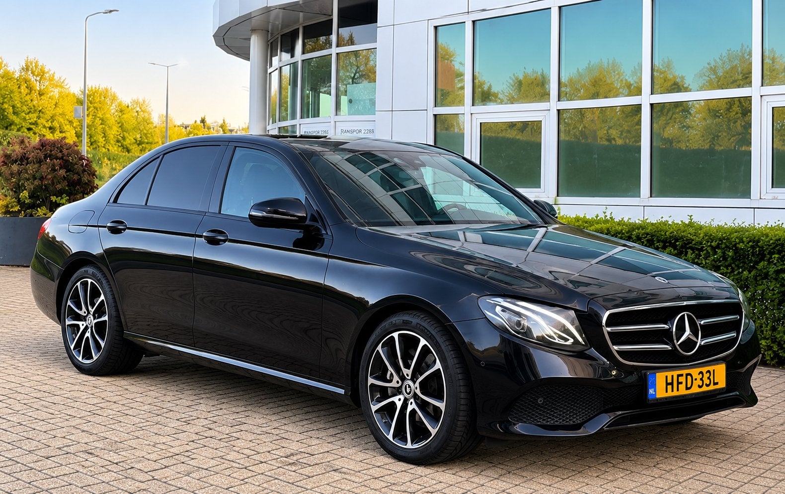 Mercedes E200 4MATIC 197PK | 11-2019 | Latere uitvoering, Auto's, Automaat, 4 cilinders, Zwart, Vierwielaandrijving