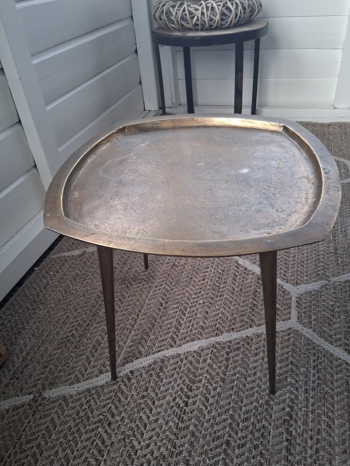 Bijzettafeltje Dutchbone brons, Minder dan 55 cm, Gebruikt, Metaal of Aluminium, Vierkant