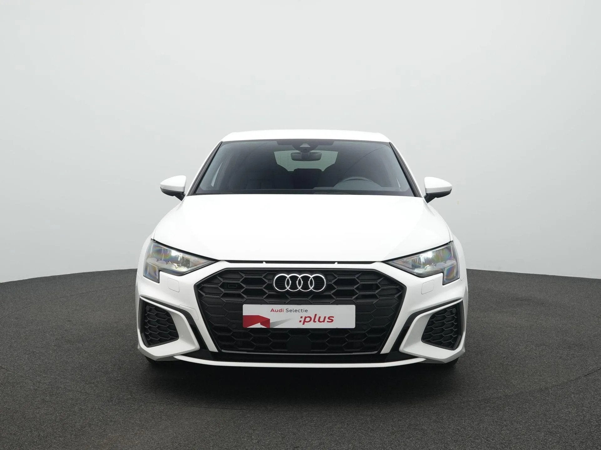 Audi A3 Sportback 45 TFSIe 245pk S edition Competition, Automaat, Gebruikt, 150 pk, Wit