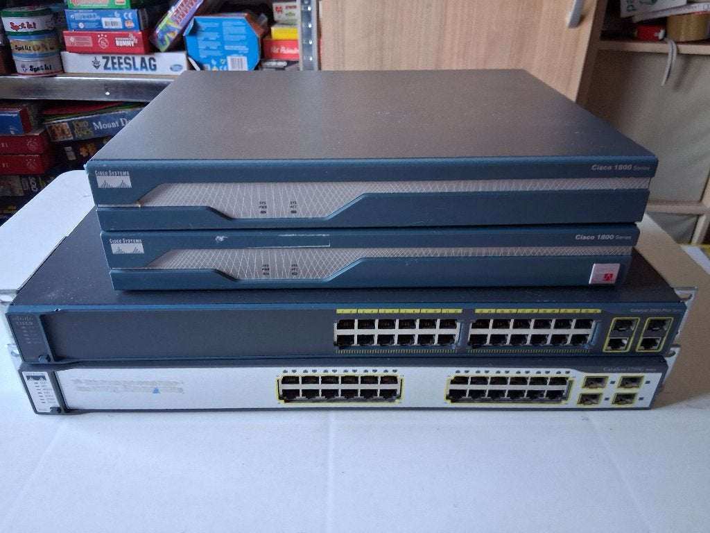 Cisco Thuislab 2x Router 1841,1x Switch 3750G,1x Switch 2960, Computers en Software, Netwerk switches, Ophalen, Gebruikt