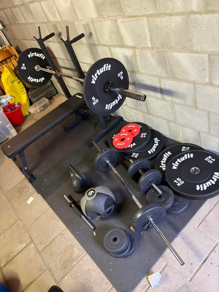 Fitness set (o.a. bankje, olympische stang en gewichten), Sport en Fitness, Fitnessmaterialen, Ophalen, Zo goed als nieuw, Fitnessbank