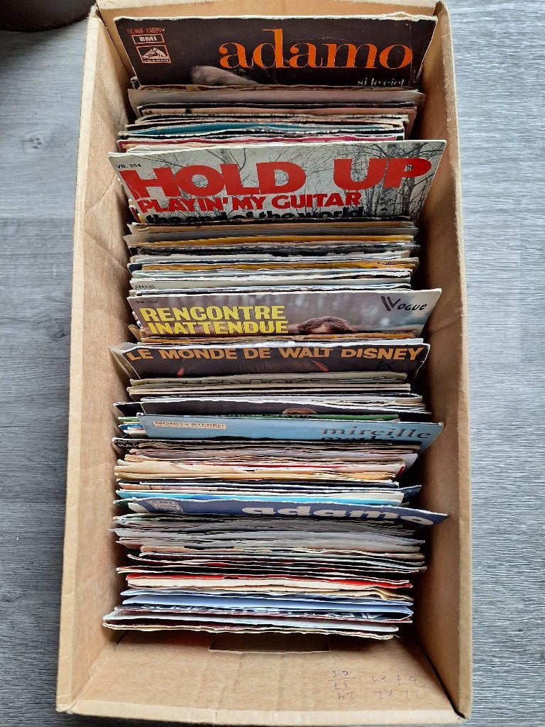 Dikke doos singles , Frans , duits , Engels  Beetje hollands, Cd's en Dvd's, Gebruikt, Overige genres, 7 inch, Ophalen of Verzenden