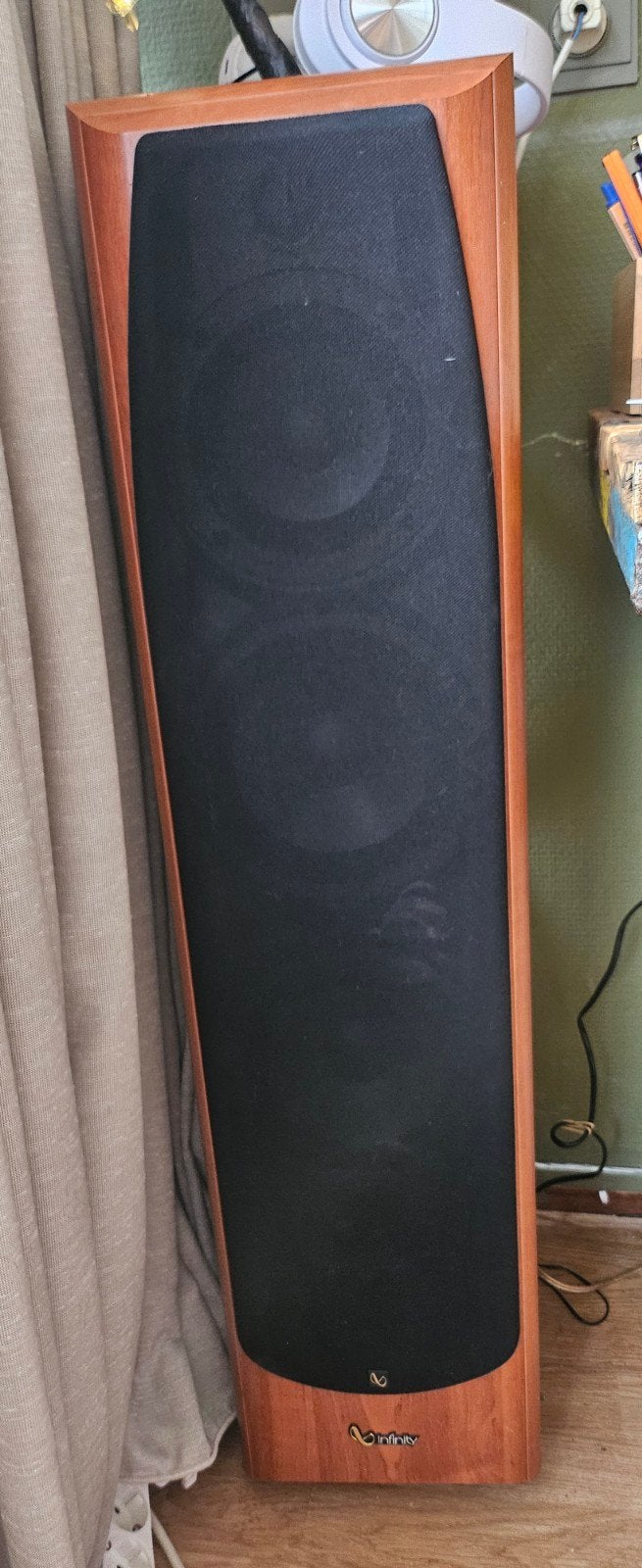 Set 2 luidsprekers Infinity alpha 40, Overige merken, Ophalen of Verzenden, Zo goed als nieuw, 120 watt of meer