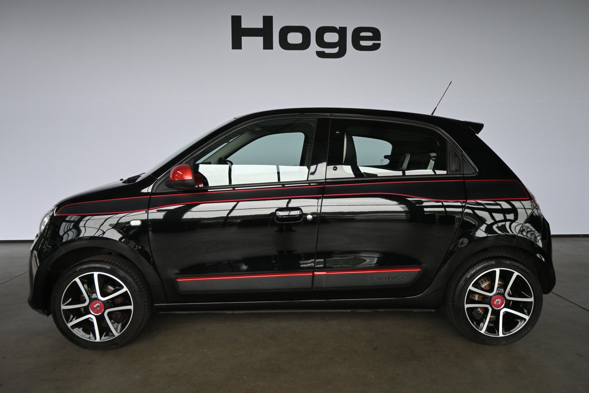 Renault Twingo 1.0 SCe Dynamique NAP! Clima Navigatie Cruise, Gebruikt, 4 stoelen, Zwart, Origineel Nederlands