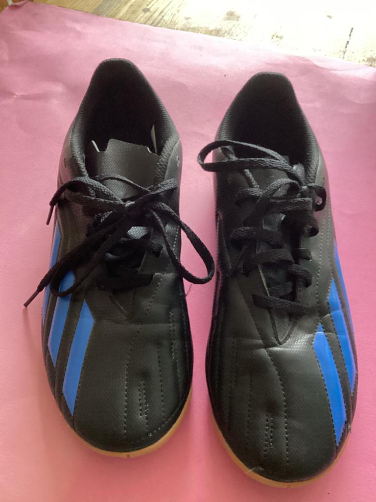 Sportschoenen (zaal) van Adidas, Maat XS of kleiner, Ophalen of Verzenden, Zo goed als nieuw, Schoenen