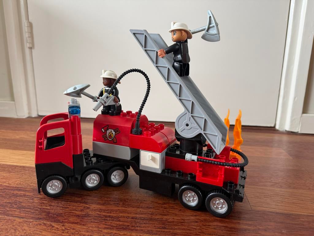 LEGO Duplo Brandweerwagen met Brandweermannen en Vuur, Ophalen of Verzenden, Zo goed als nieuw, Overige merken