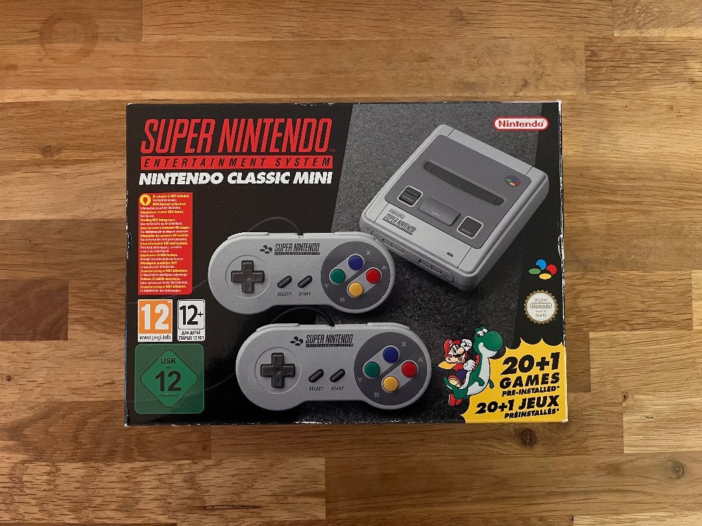 Nintendo SNES Mini, Spelcomputers en Games, Ophalen of Verzenden, Zo goed als nieuw, Met 2 controllers, Met games