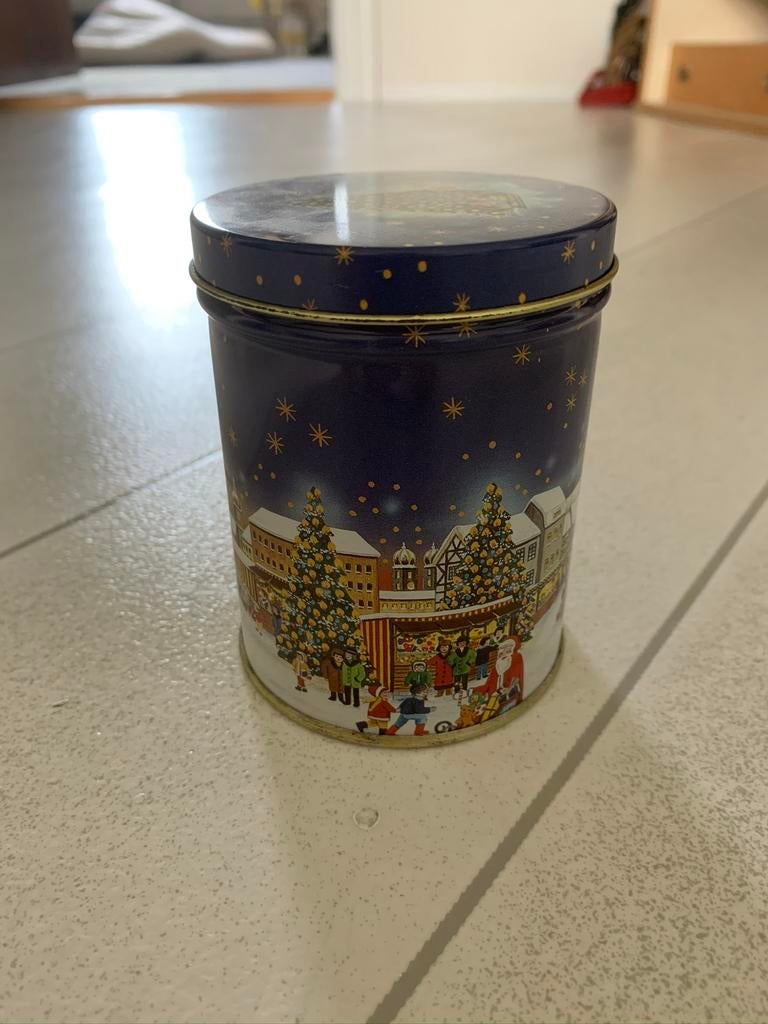 Blik rond 7 cm met kerst motief op de zijkant., Verzamelen, Blikken, Ophalen of Verzenden, Zo goed als nieuw, Thee, Overige merken