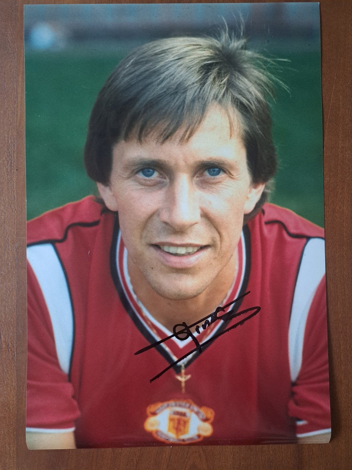 drie originele foto's  Arnold Mühren met handtekening. €30, Ophalen of Verzenden, Nieuw, Buitenlandse clubs, Spelerskaart