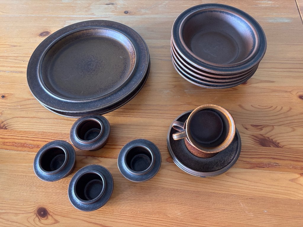 Arabia Ruska servies: borden, kop en schotels, eierdopjes, Ophalen, Gebruikt, Overige merken, Vintage