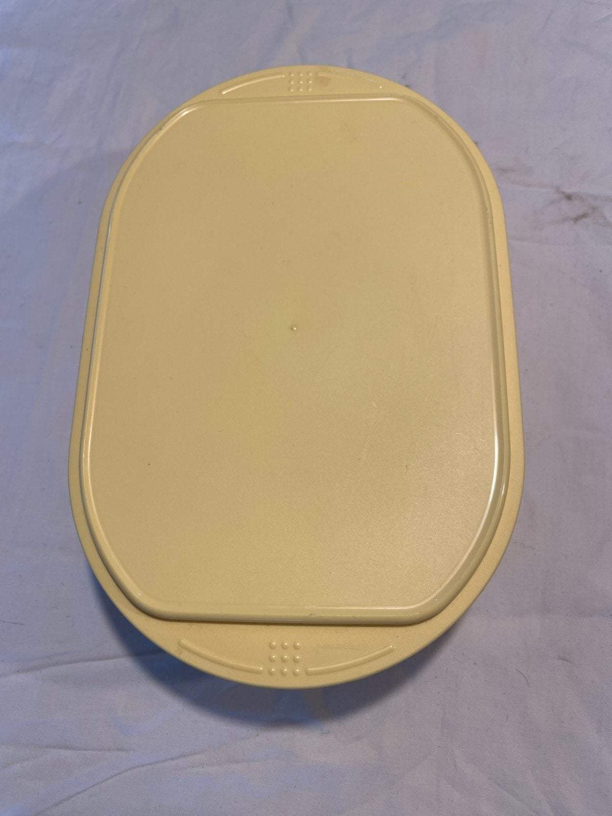 Tupperware kaasdoos met rooster en deksel, Gebruikt, Bewaardoos, Geel, Ophalen of Verzenden