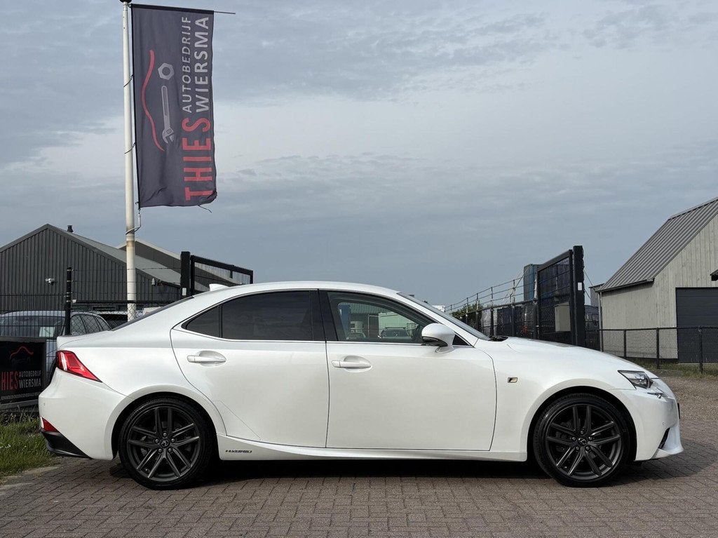 Lexus IS 300h F Sport Line cruise leder camera keyless, Auto's, Lexus, Automaat, Euro 5, Achterwielaandrijving, Gebruikt