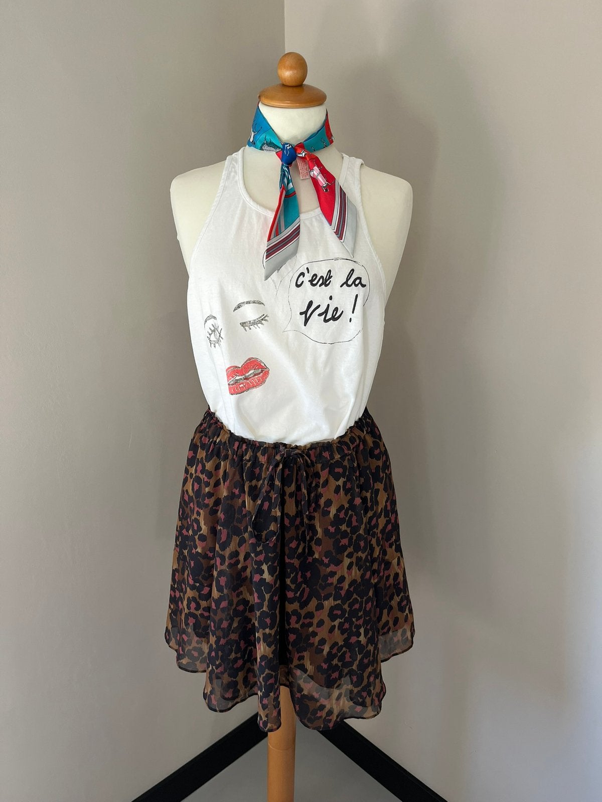 ️ Set Maison Scotch top wit met panter rok bruin zwart M, Maat 38/40 (M), Wit, Ophalen of Verzenden, Zo goed als nieuw