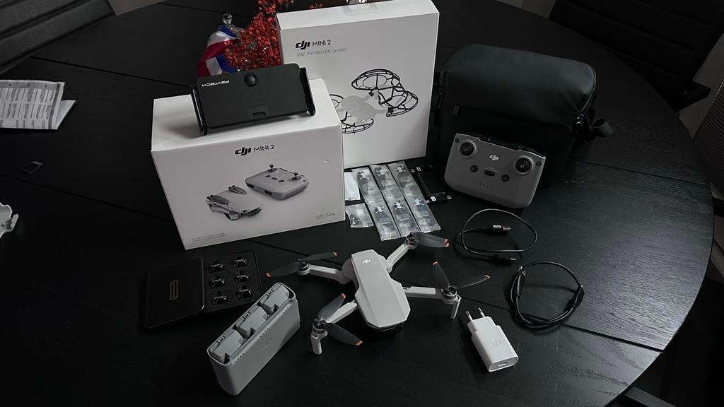 DJI Mini 2 Fly More Combo met accessoires, Audio, Tv en Foto, Drones, Ophalen, 30 tot 45 minuten, Cameradrone, 5 tot 10 kilometer