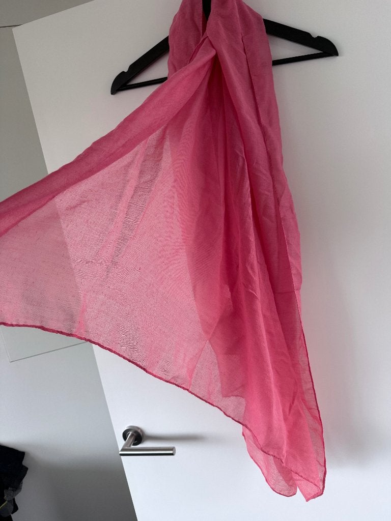 Roze sjaal | dun | 100% polyester, Maat 46/48 (XL) of groter, Ophalen of Verzenden, Sjaal, Onbekend