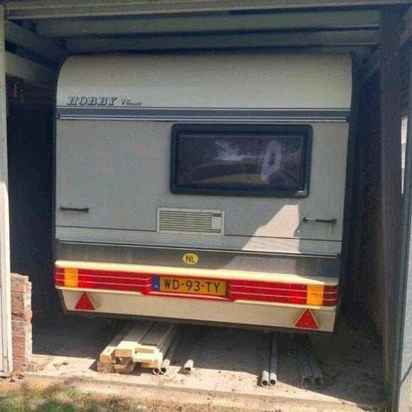 Caravan Hobby - 4 slaapplaatsen door extra zijstuk voortent, Ophalen, Gebruikt, Tot en met 4