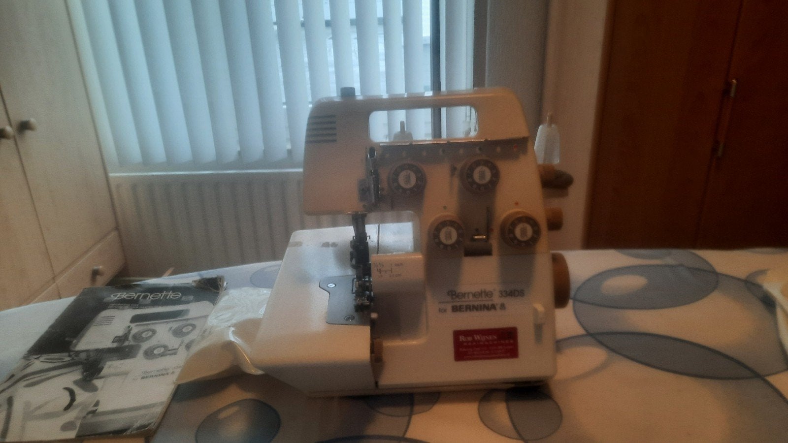 Foto 4 van Bernina lockmachine niet helemaal in orde