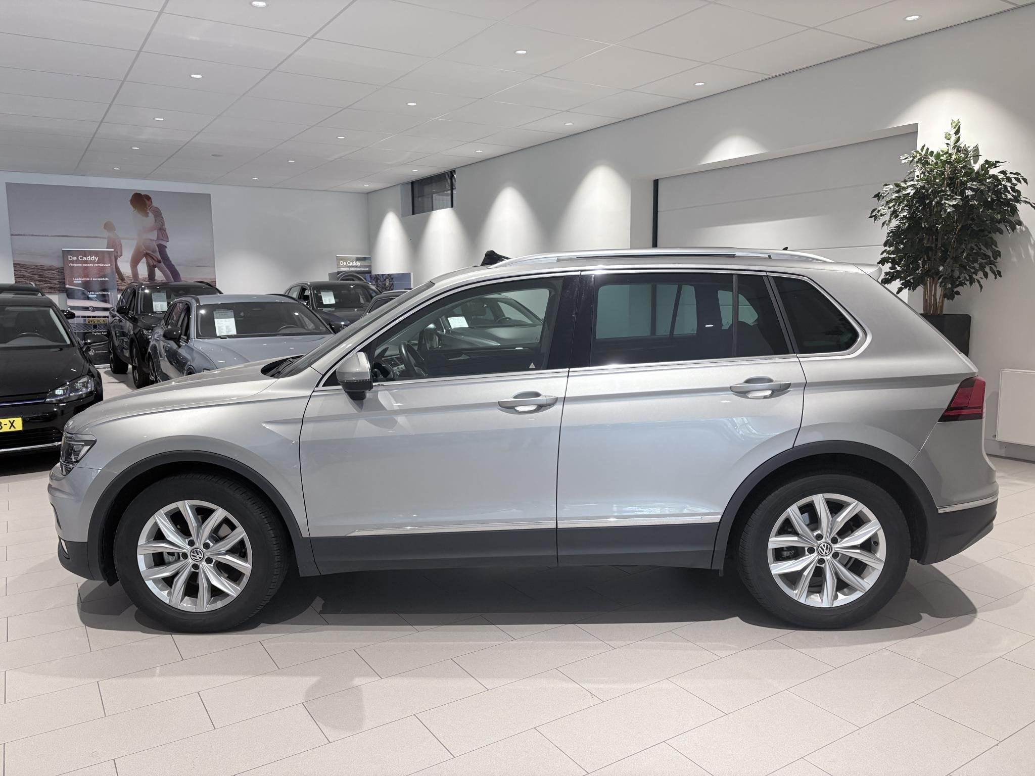 Volkswagen Tiguan 1.4 TSI ACT Highline, Auto's, 12 maanden, Stof, 4 cilinders, Origineel Nederlands