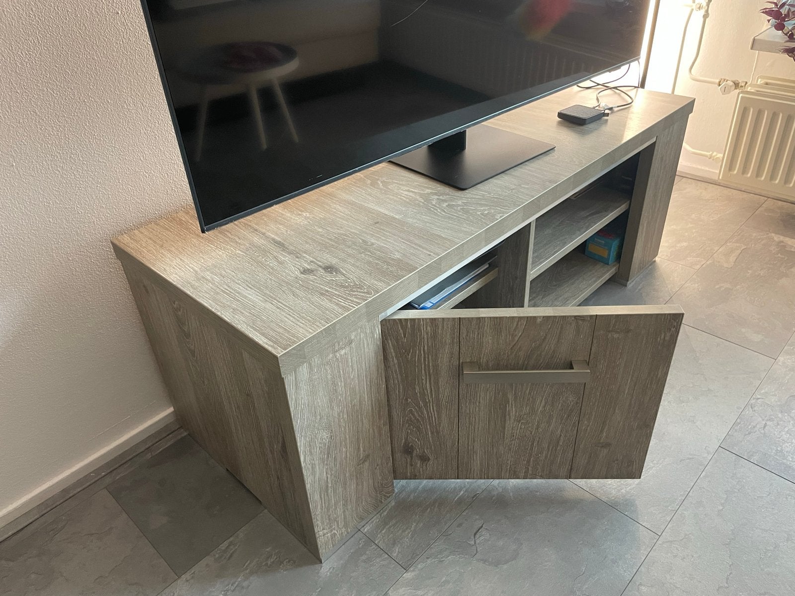 Tv meubel Pronto Wonen Francisco eiken grey 128x48cm, Ophalen, 100 tot 150 cm, Eikenhout, Zo goed als nieuw