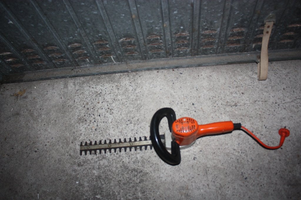 Te koop: Black en Decker elektrische heggenschaar, Ophalen, Gebruikt, Elektrisch, BLack + Decker.
