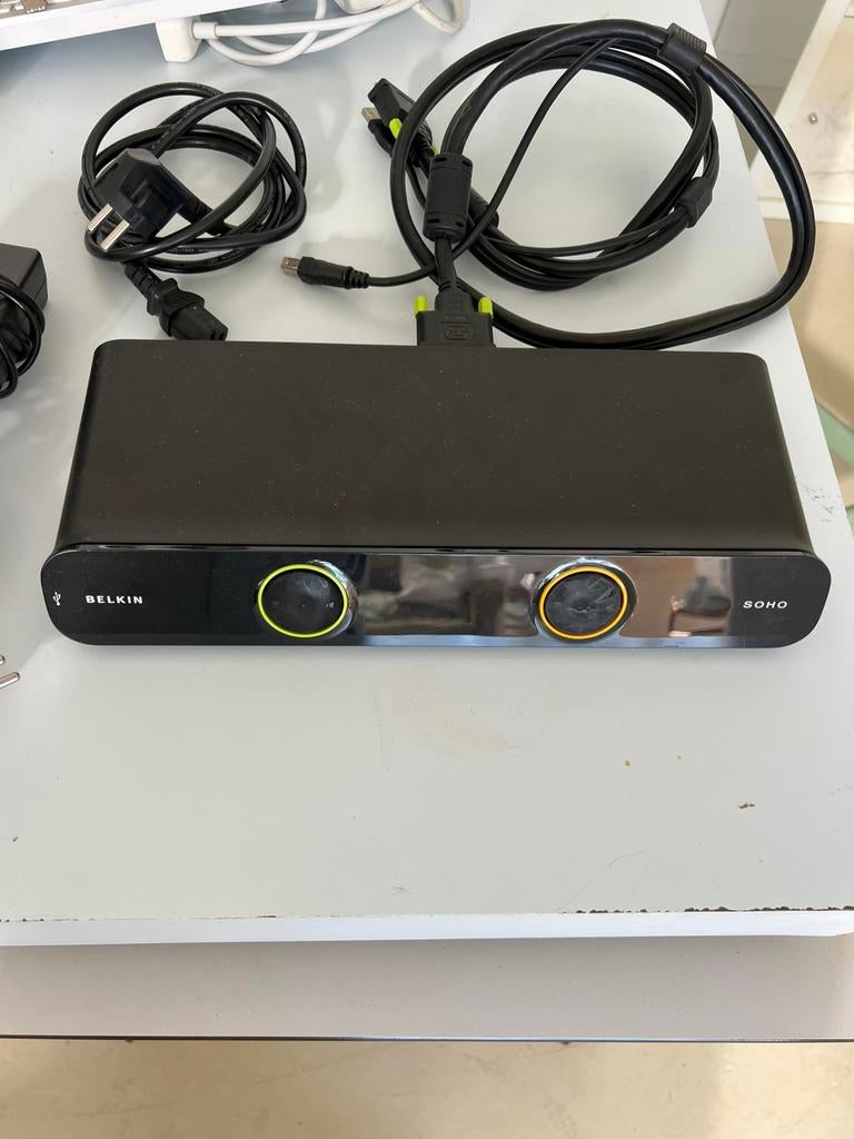 Belkin SOHO Desktop KVM Switc, Computers en Software, Pc- en Netwerkkabels, Zo goed als nieuw, Ophalen of Verzenden