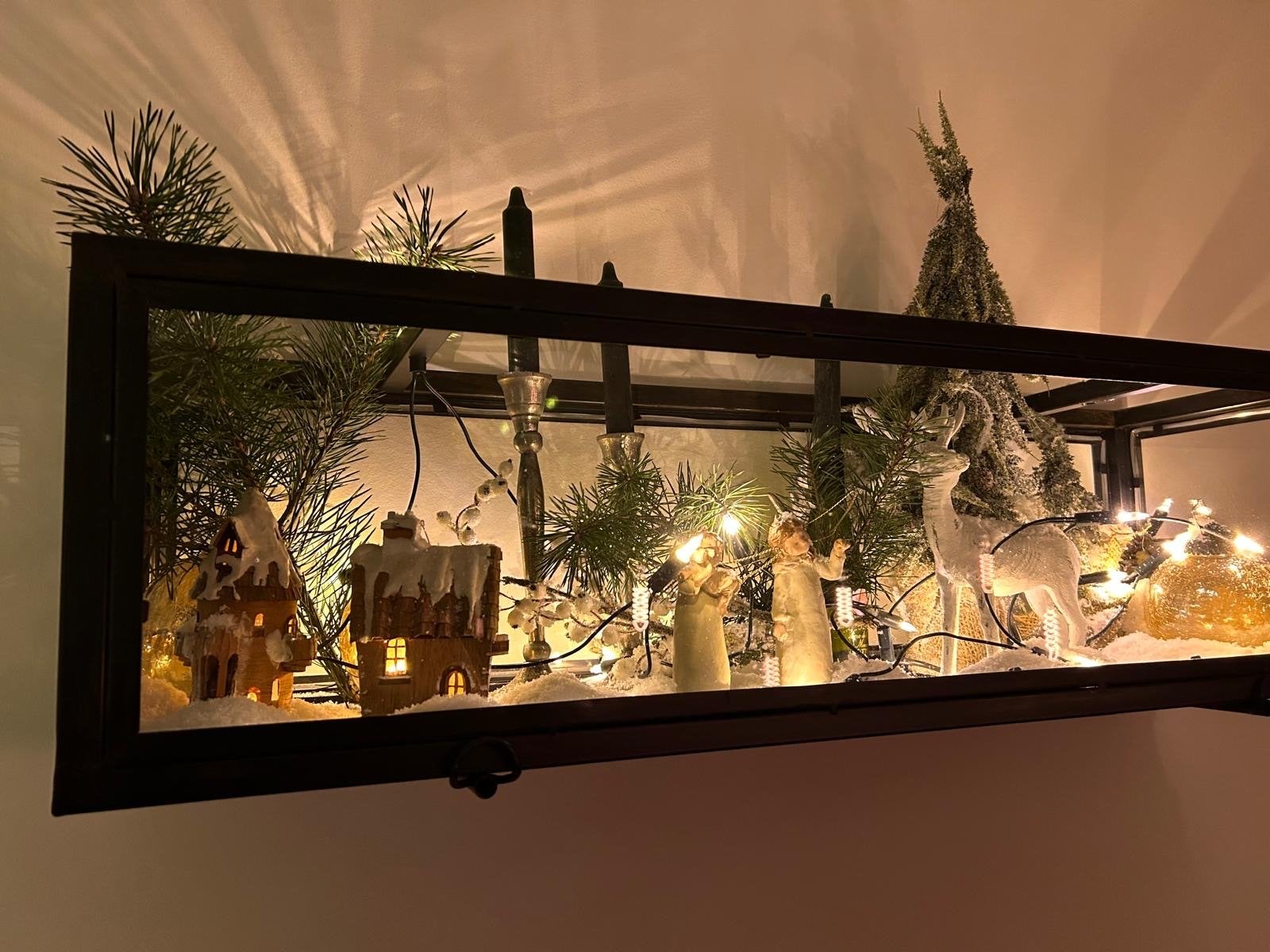 Te koop decoratieve glazen vitrine, Ophalen, Gebruikt, Overige typen, Metaal