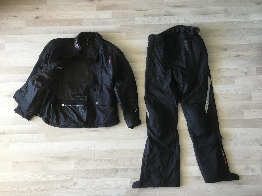 Zwarte Revi't! Motorjack en broek met extra's, maat M, Motoren, Ophalen, Combipak, Dames, Revit!