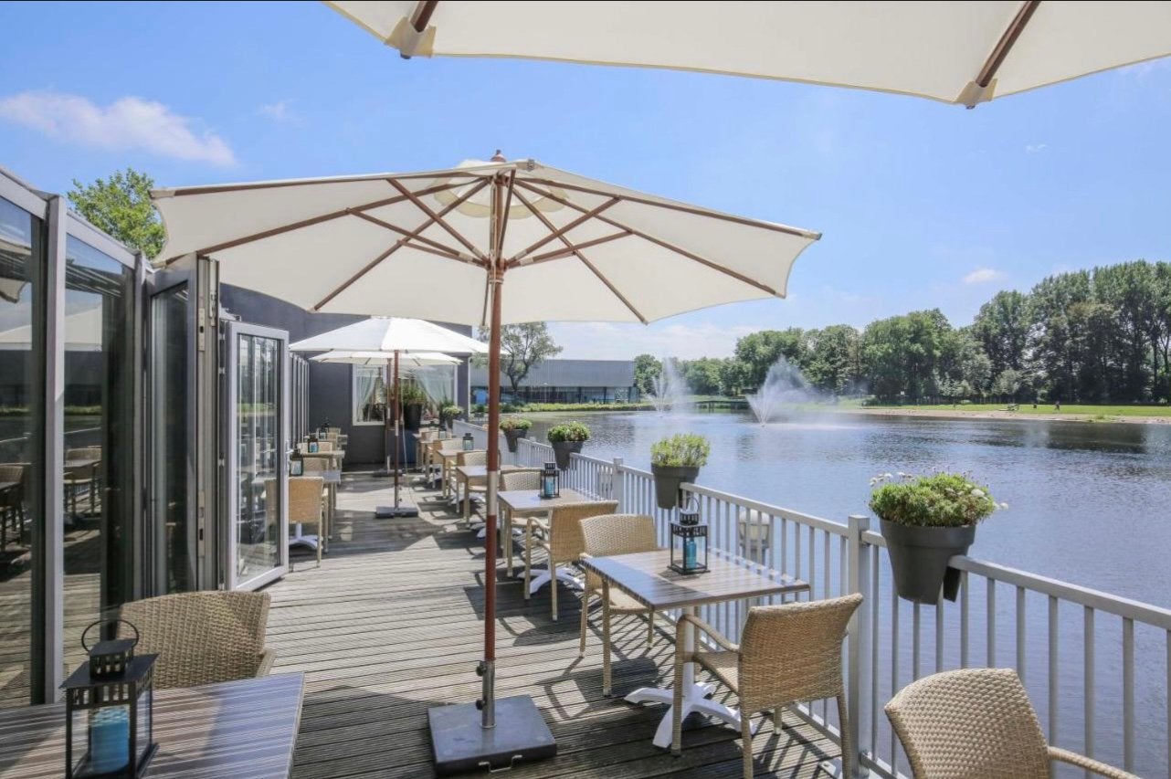 Fletcher hotel Leidschendam, Tuin en Terras, Parasols, Nieuw, Overige typen, Minder dan 1 meter, Ophalen of Verzenden