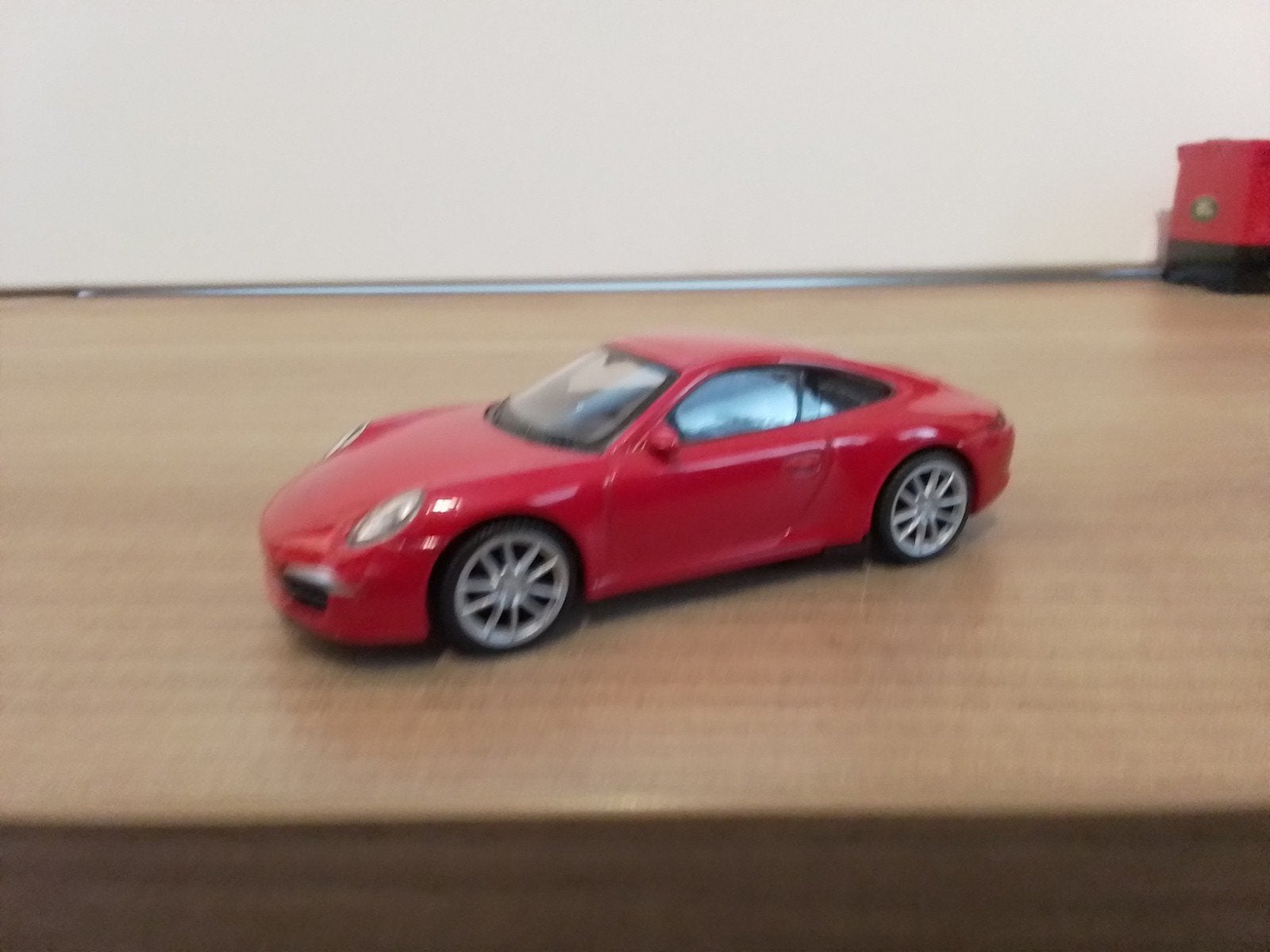 Welly.  PORSCHE  911 CARRERA.  rood., Ophalen of Verzenden, Zo goed als nieuw, Welly