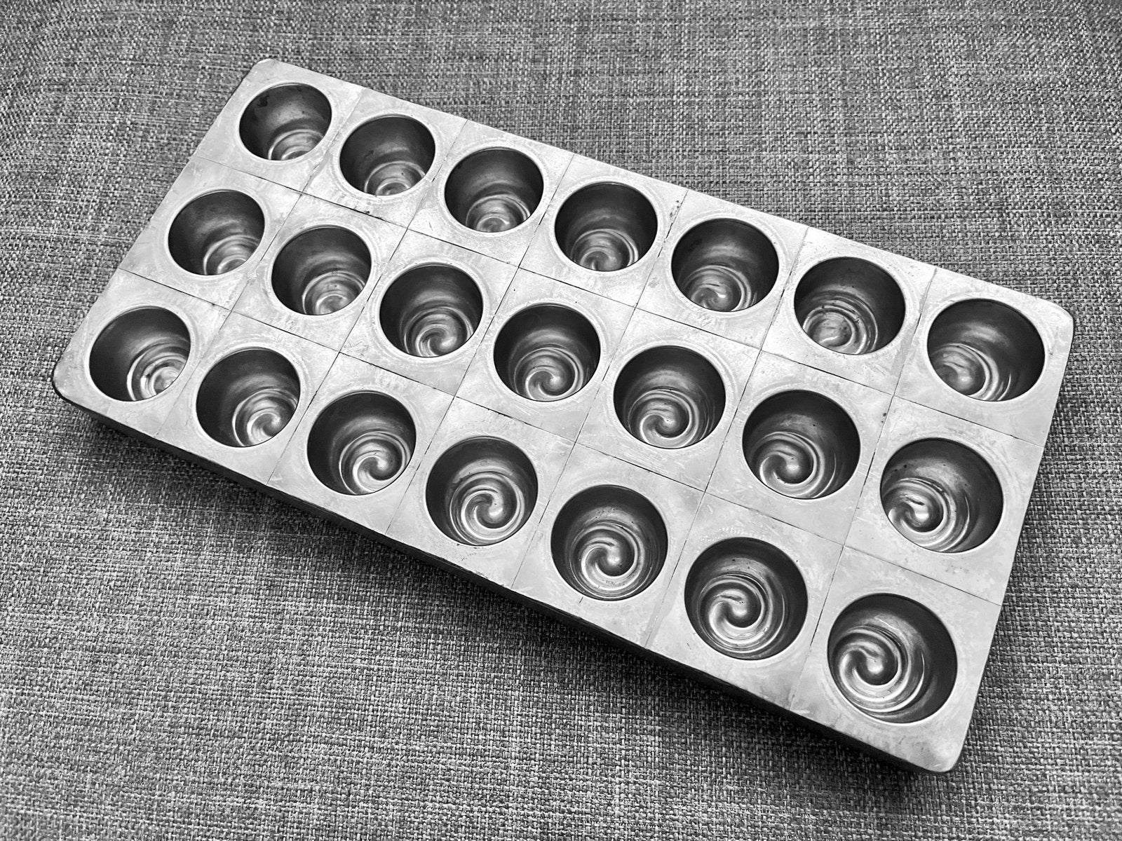 Antieke Chocolademal / Matrijs voor Pralines en Bonbons, Ophalen, Zo goed als nieuw