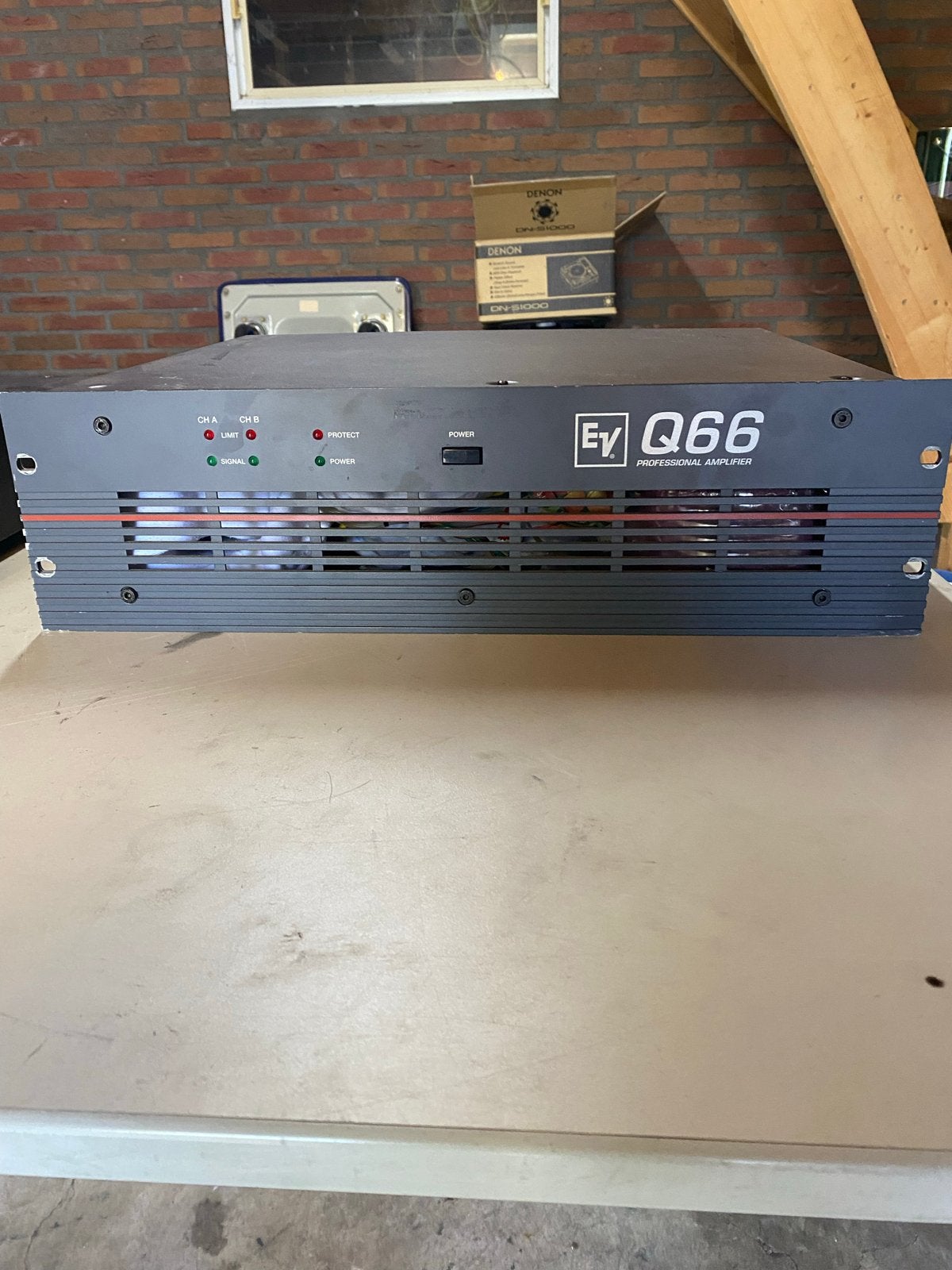 EV Q66 Professionele Versterker - Defect, Audio, Tv en Foto, Overige merken, Ophalen of Verzenden, Niet werkend, 120 watt of meer