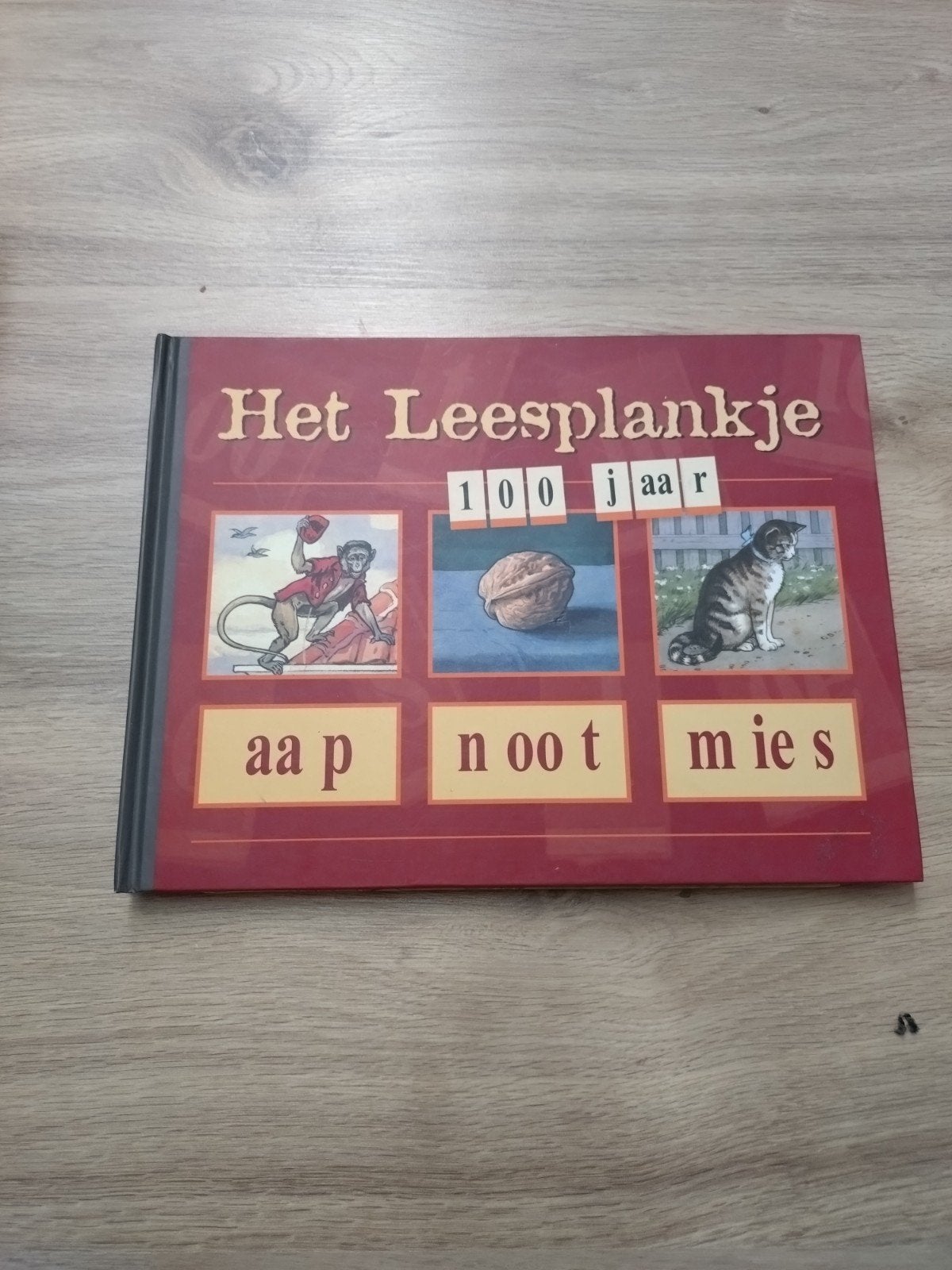 Het Leesplankje 100 Jaar - Klassiek Voorleesboek, M.B. Hoogeveen, Jongen of Meisje, Ophalen of Verzenden, Zo goed als nieuw