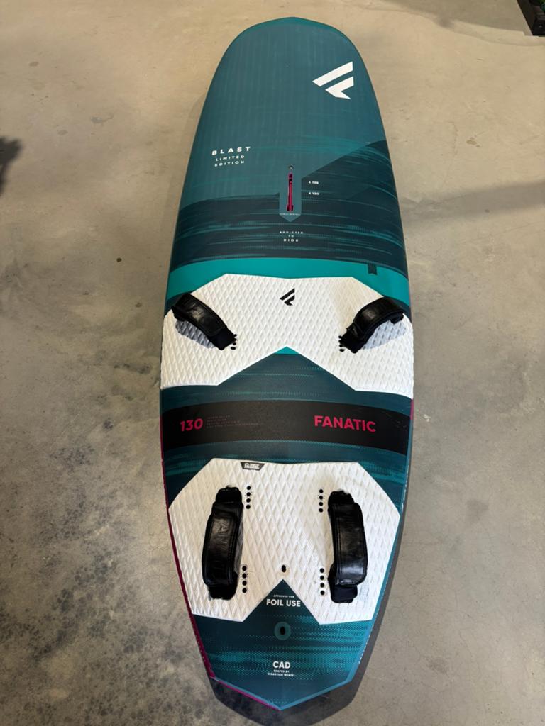 Fanatic Blast LTD - 130L, Watersport en Boten, Windsurfen, Gebruikt, Plank, Fanatic, Minder dan 250 cm, Met vin(nen), Geschikt voor foilen