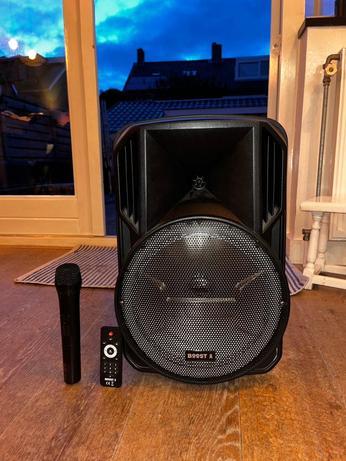 Boost box 12RGB-700, Muziek en Instrumenten, Ophalen of Verzenden, Zo goed als nieuw, Minder dan 500 watt
