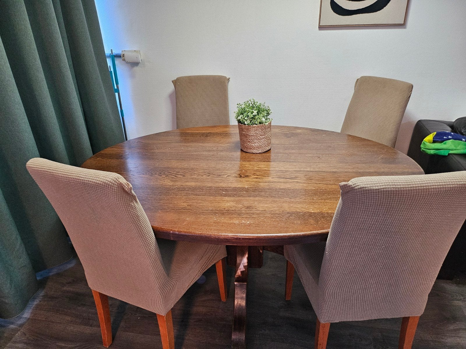 Oude ronde tafel met 4 stoelen, Gebruikt, Rond, Ophalen of Verzenden, Vier personen