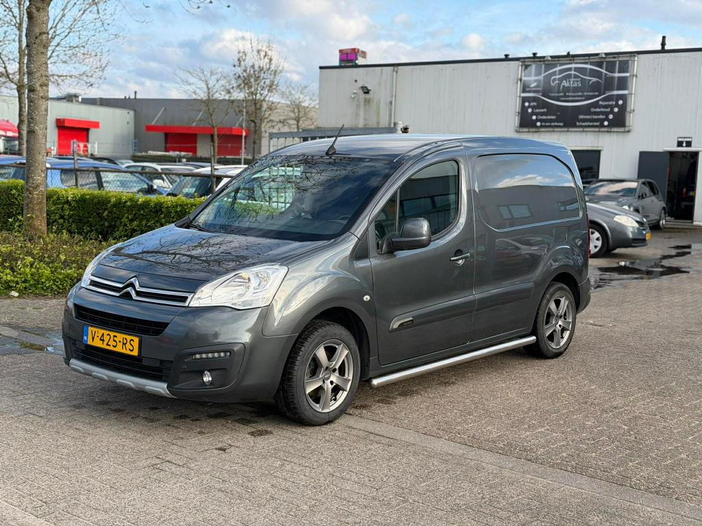 Citroën Berlingo GB 1.6 Bluehdi 100pk 2pl 2018 DARK EDITION, Auto's, Bestelauto's, 1250 kg, 4 cilinders, Citroën, Navigatiesysteem