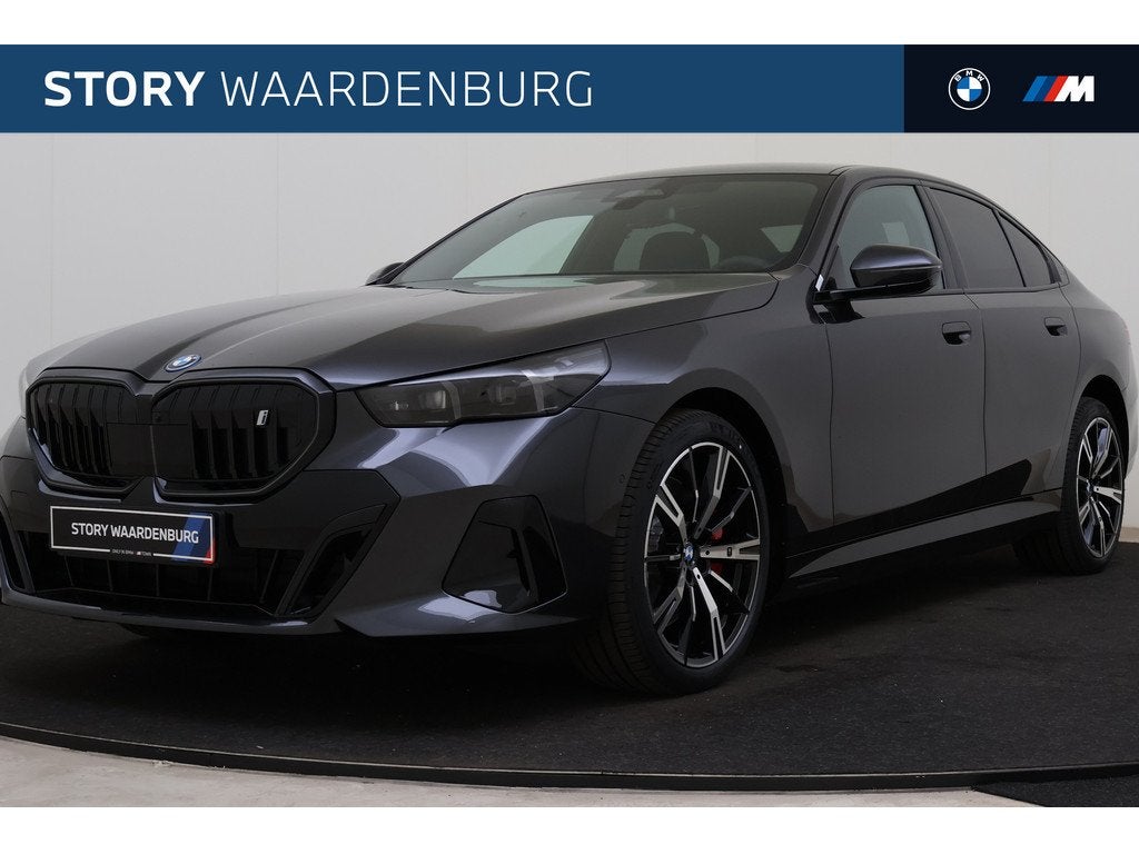 BMW i5 eDrive40 M Sport / Panoramadak / Trekhaak / Comfortst