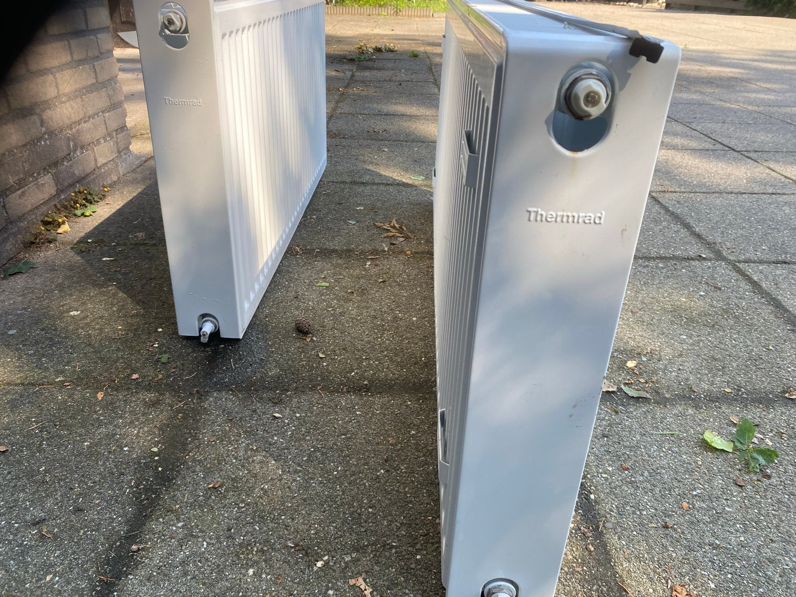Thermad Radiator compleet met bevestigingsmateriaal, Doe-het-zelf en Verbouw, Verwarming en Radiatoren, Ophalen, 30 tot 80 cm