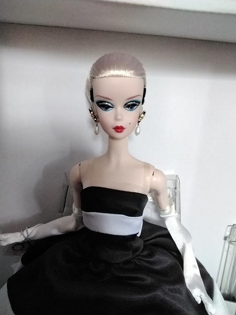Barbie silkstone  Black & White  Forever Doll - Gold Label, Ophalen of Verzenden, Zo goed als nieuw, Barbie