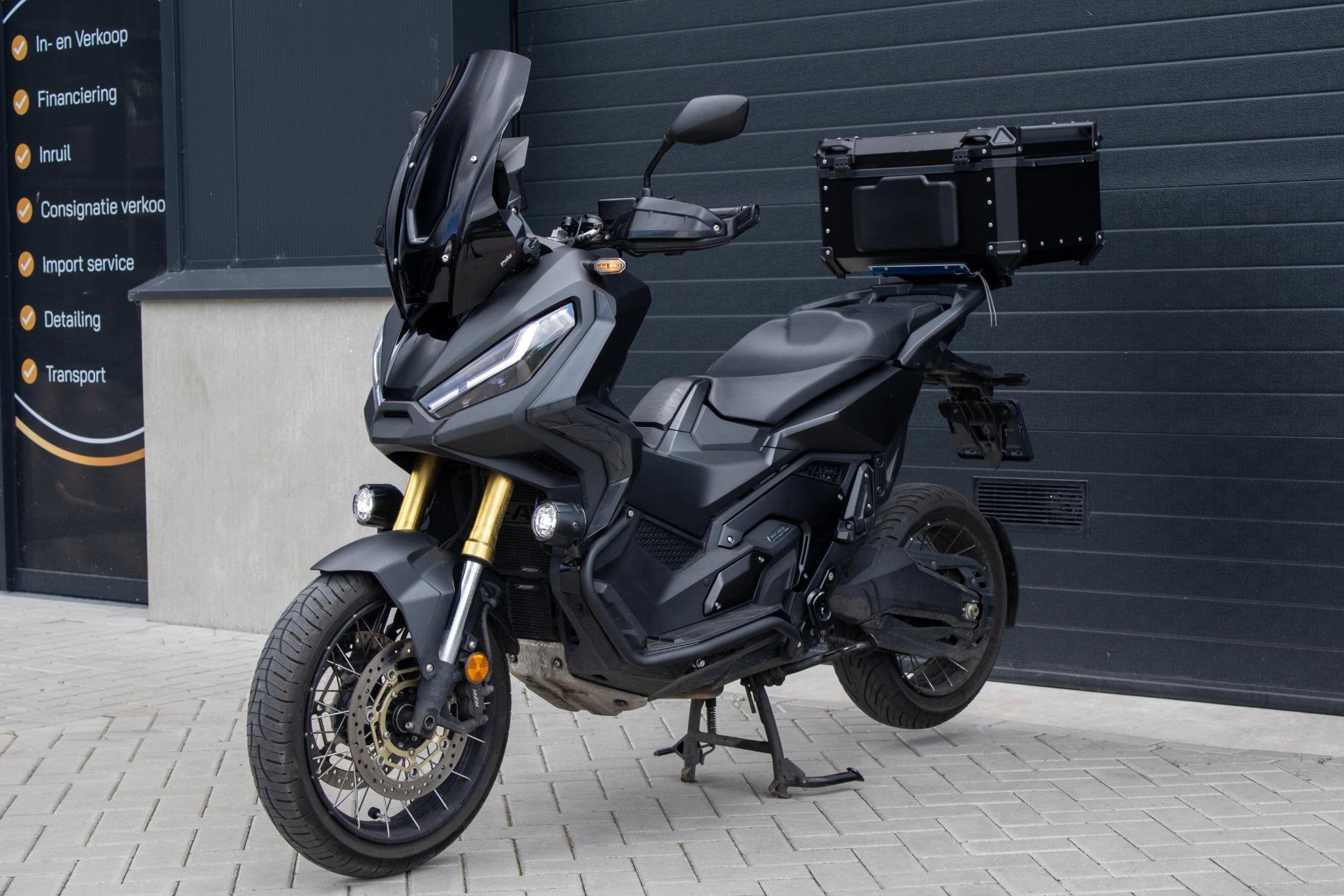 Honda X-ADV 750 | Akra| Mistlampen | Koffer | Smoked Windsch, 750 cc, Handvatverwarming, Scooter, Rivium Boulevard 222-11
2909 LK  Capelle aan den Ijssel, NL