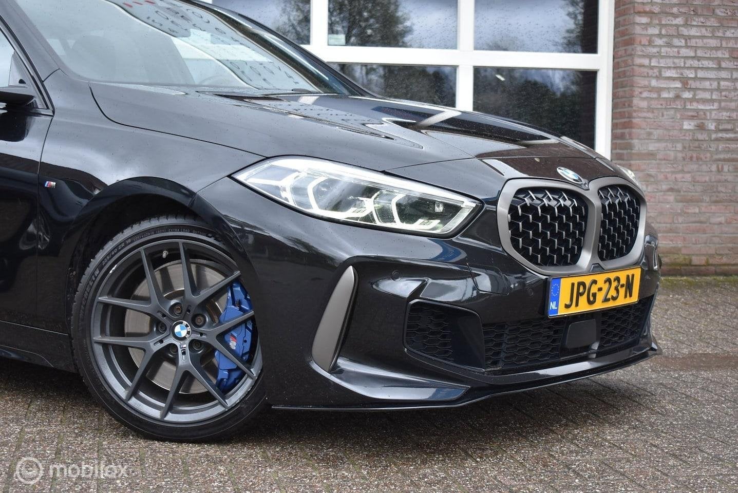 BMW 1-serie M135i xDrive High Executive Head up Carplay Maxt, 1998 cc, Gebruikt, Euro 6, 4 cilinders