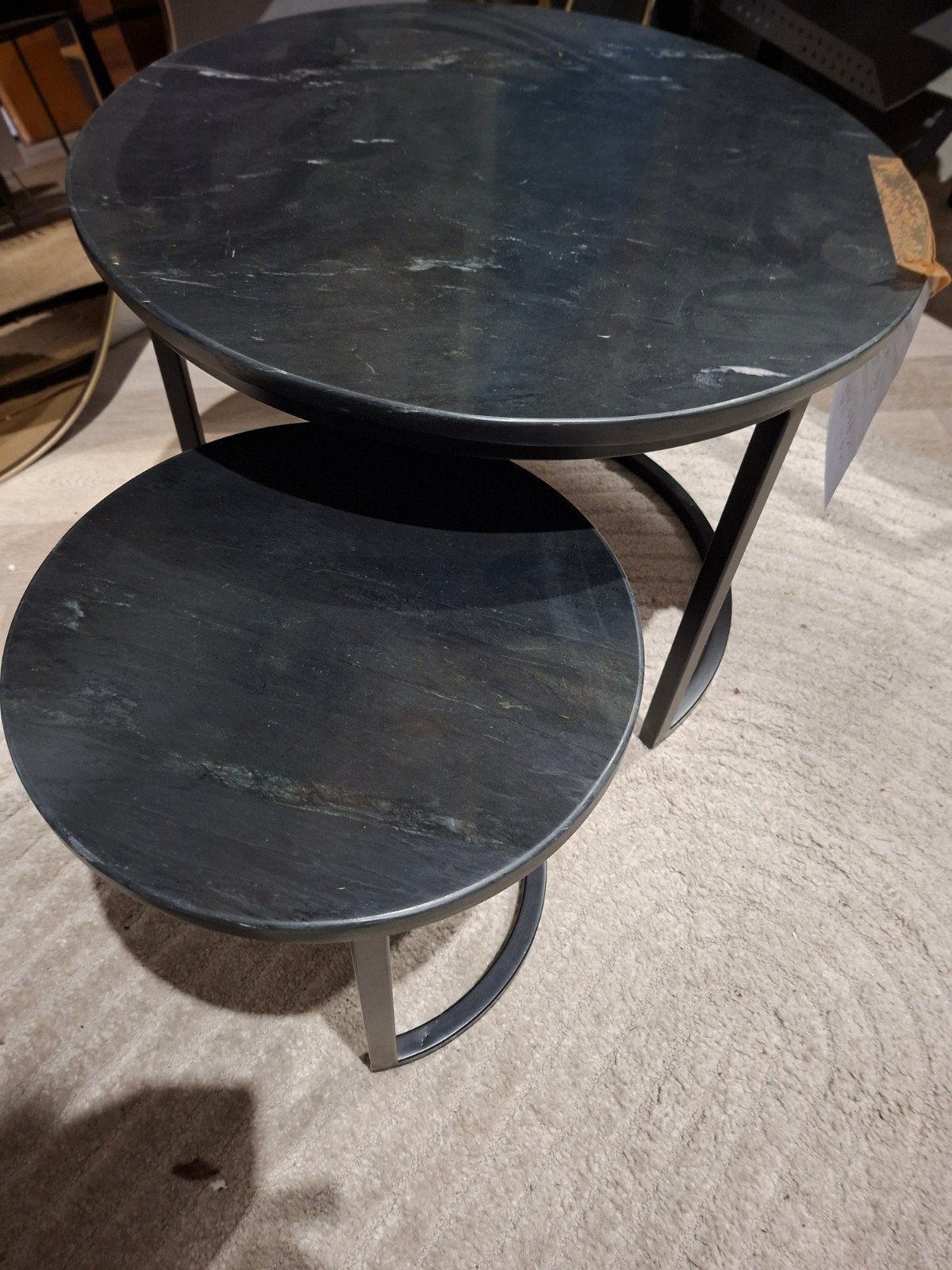 Set van 2 marmeren bijzet tafeltjes  samen 75 euro, Ophalen