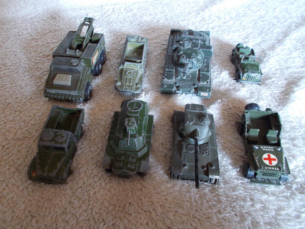 Jr 50/60. KAVEL DINKY TOYS E.A. * 8 X MILITAIR IN 1 KOOP!, Ophalen of Verzenden, Gebruikt, Bus of Vrachtwagen, Dinky Toys