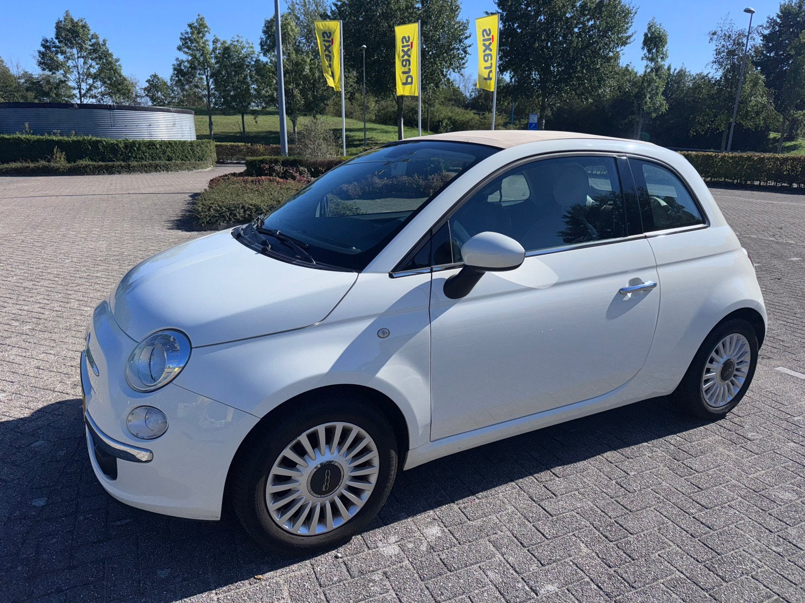 Fiat 500C Twinair 0,9 lounge 2012 lekt olie voor klusser, 31 €/maand, Cabriolet, Wit, Overige kleuren