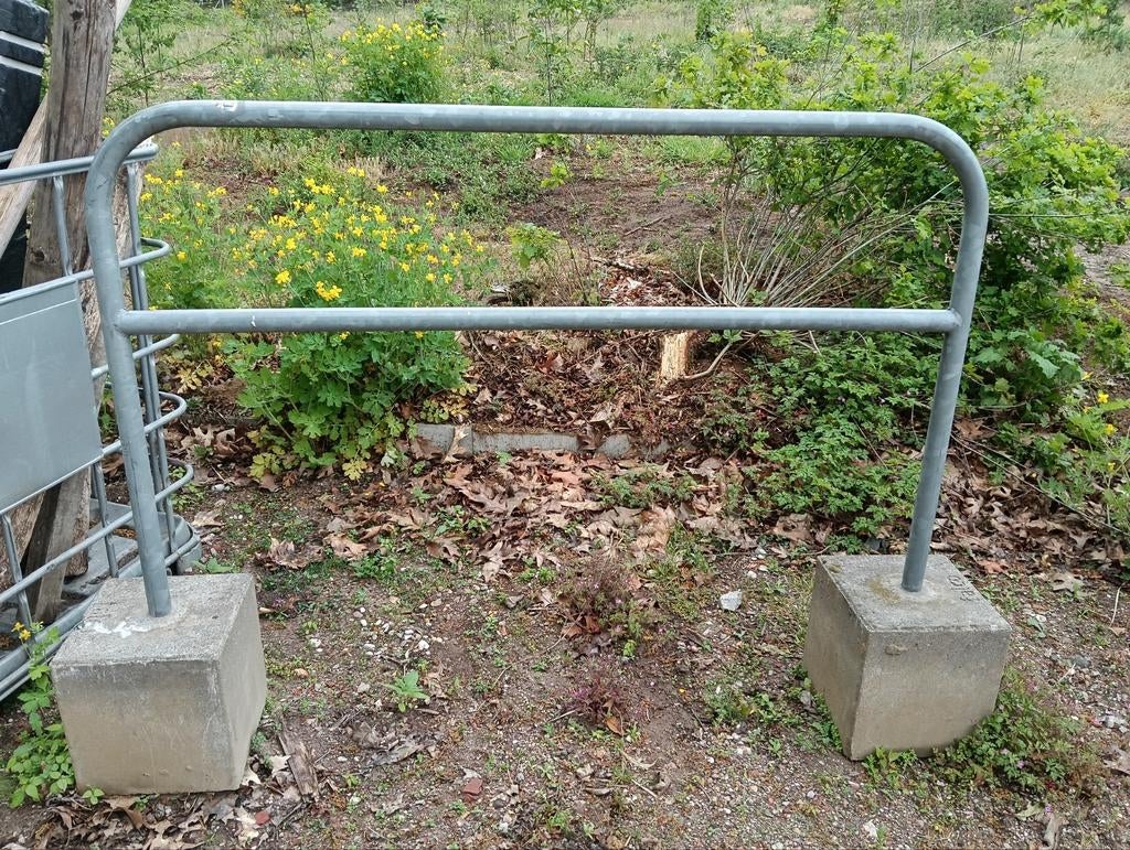 Beugel met betonvoet, Ophalen