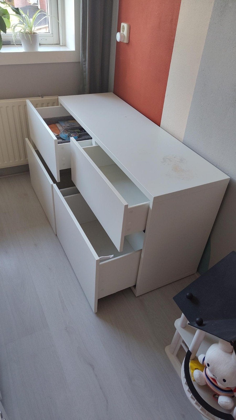 Witte IKEA Besta kast met lades - beschadiging bovenop, Huis en Inrichting, Ophalen, Overige materialen, Gebruikt, 100 tot 150 cm