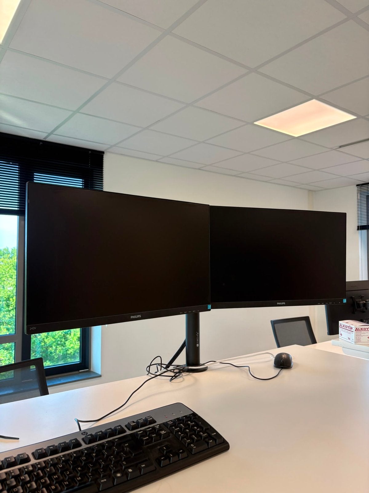 Philips 24 inch Full HD Monitor met Dual Monitor Arm, Computers en Software, Monitoren, In hoogte verstelbaar, Full HD, Ophalen of Verzenden