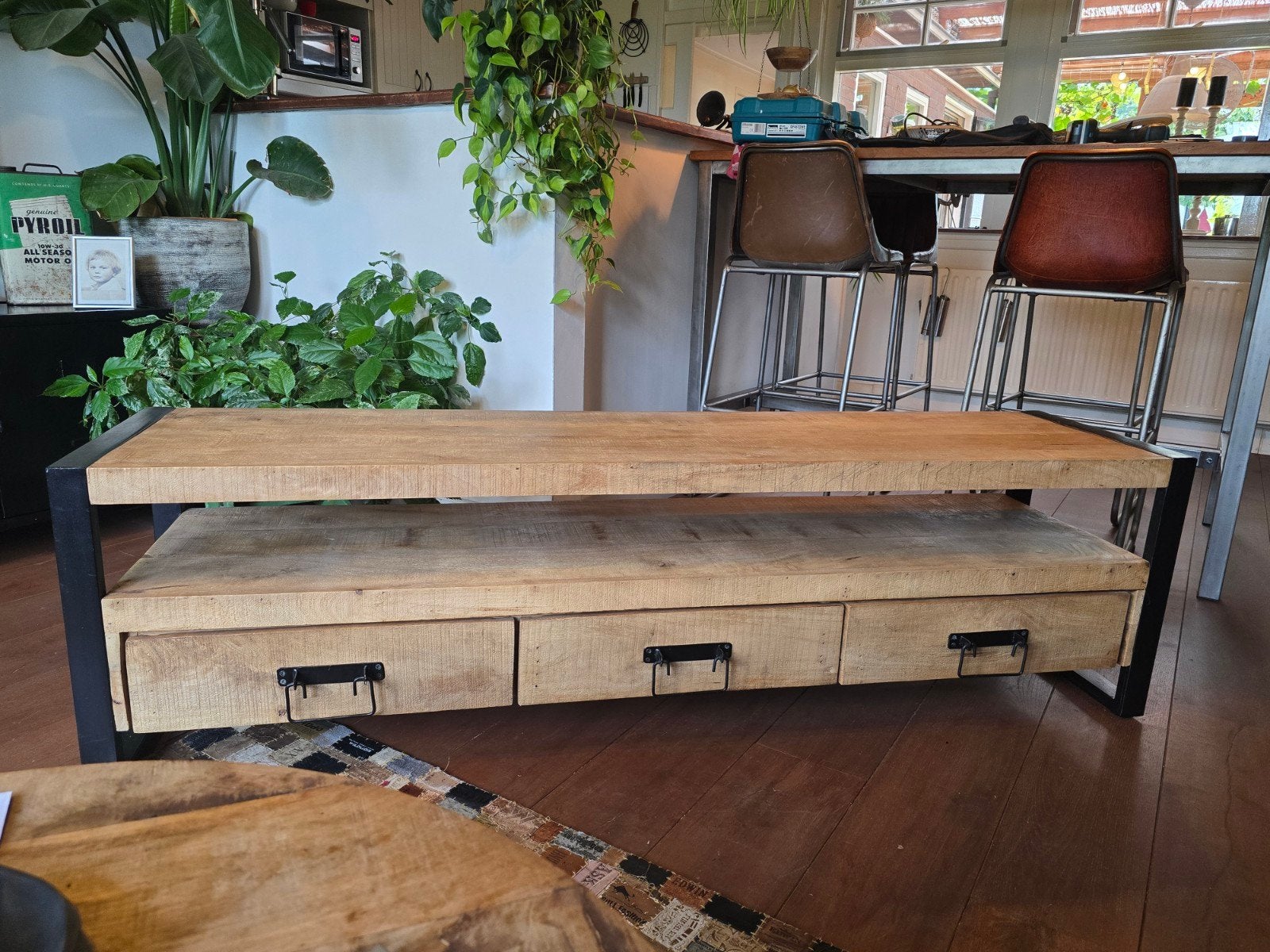 Robuust TV-meubel van hout en metaal, Gebruikt, 150 tot 200 cm, Minder dan 100 cm, Industrieel