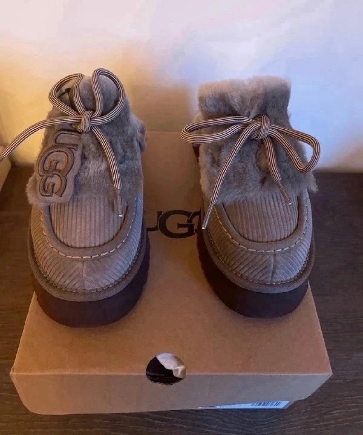 Nieuwe UGG Disquette Heritage - Maat 38 - Uitverkocht!, Ophalen of Verzenden, Nieuw, Grijs, Pantoffels of Sloffen