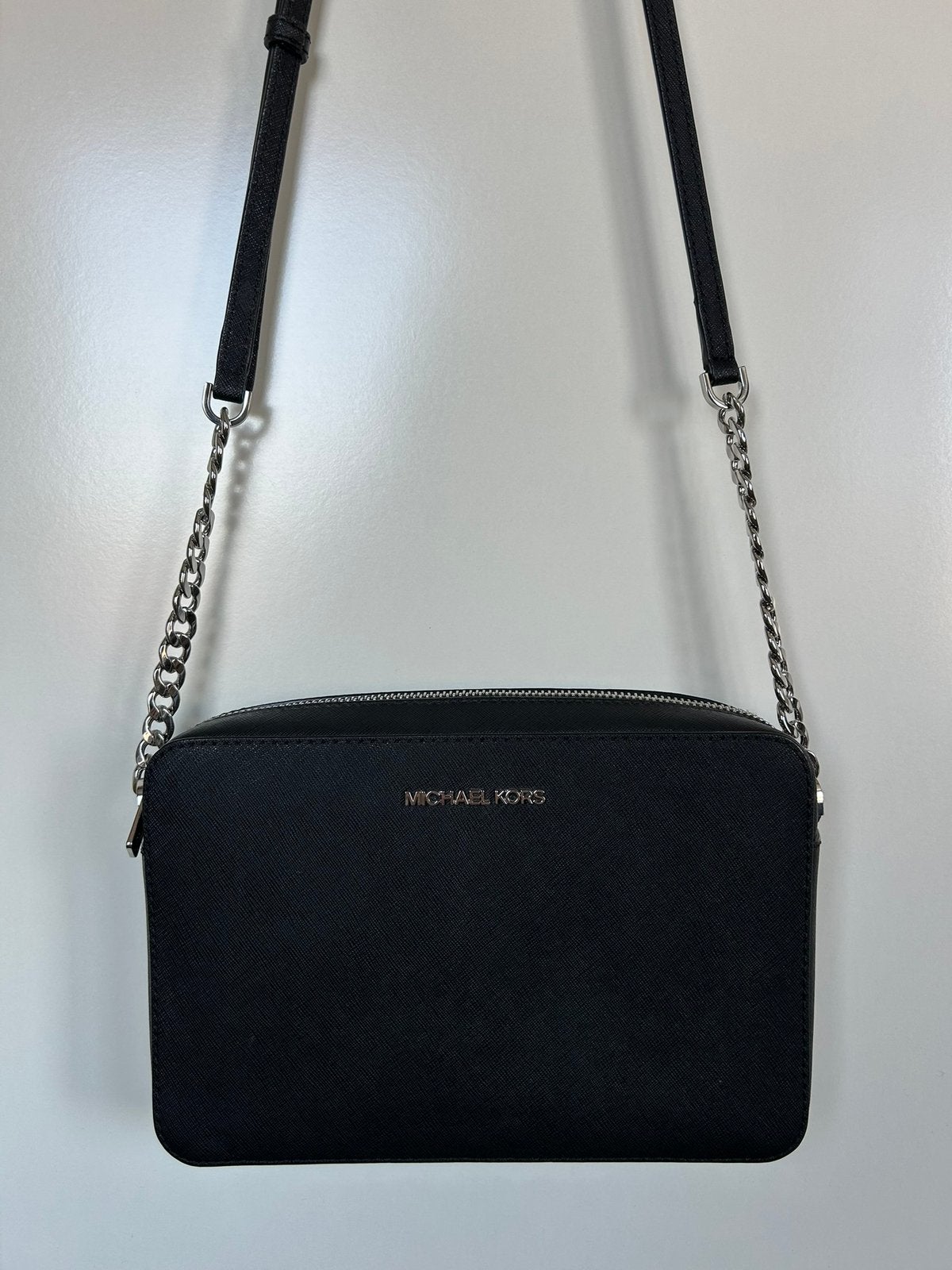 Michael Kors crossbody bag large zwart met zilveren details, Sieraden, Tassen en Uiterlijk, Tassen | Schoudertassen, Overige merken